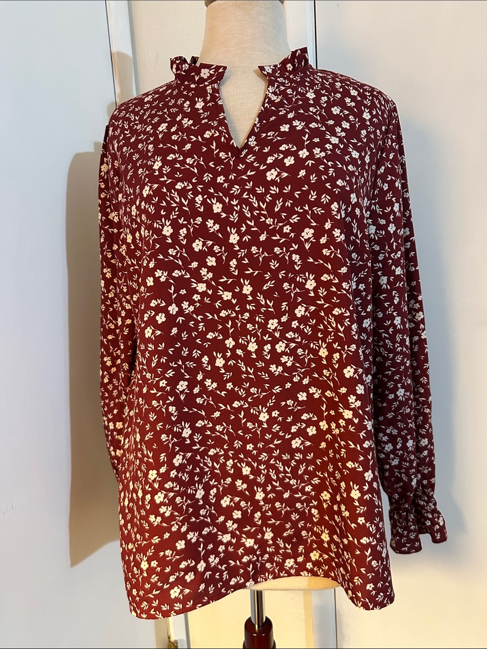 Source Unknown Burgundy Floral Ruffle Neck Long Sleeve Blouse